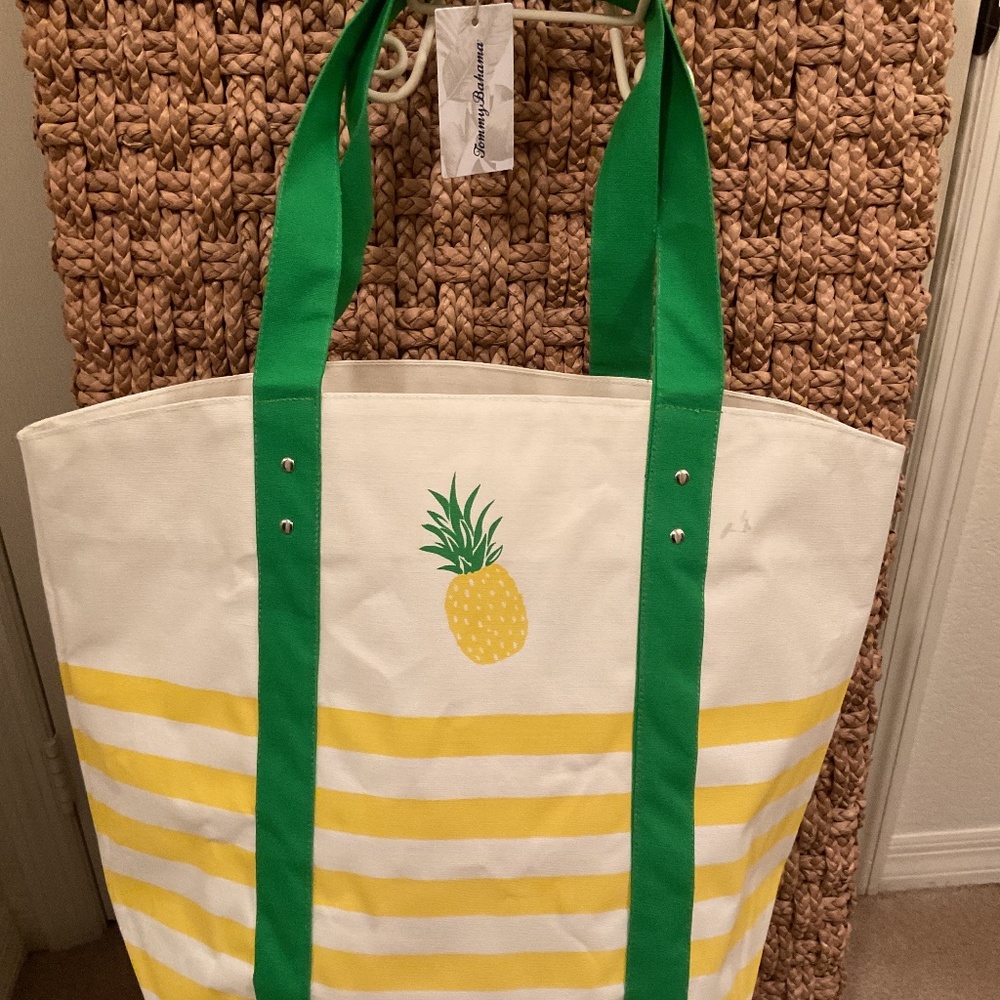New! Tommy Bahama Extra Large Tote Pineapple 🍍